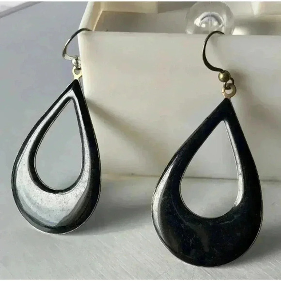 VTG Black Enamel Gold Tone Metal Kitsch Earrings 1980s Oval - Picture 1 of 6